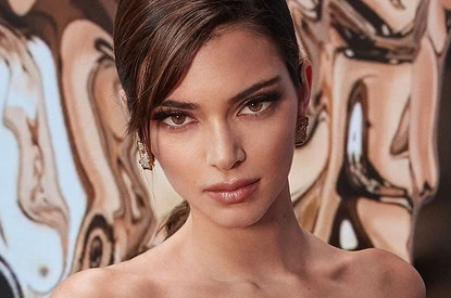 Кендалл Дженнер показала, как носить перевернутое бикини (запоминай новый тренд)