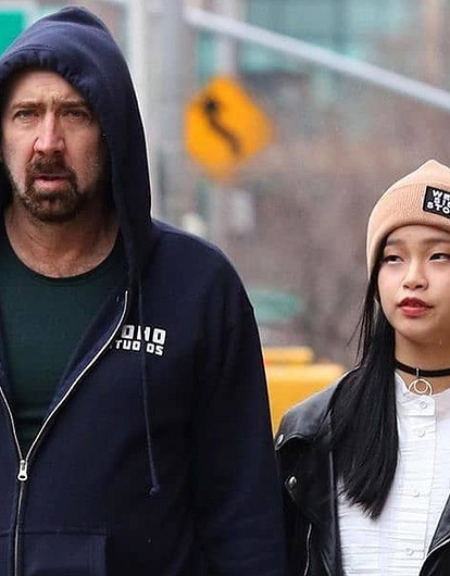 Николаса Кейджа подловили с новой возлюбленной ( он себе не изменяет)