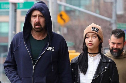 Николаса Кейджа подловили с новой возлюбленной ( он себе не изменяет)