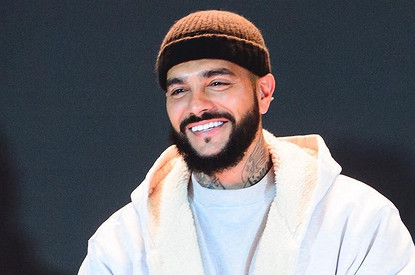 Запеленованный Тимати с соской во рту снялся вместе с детьми (трое из ларца)