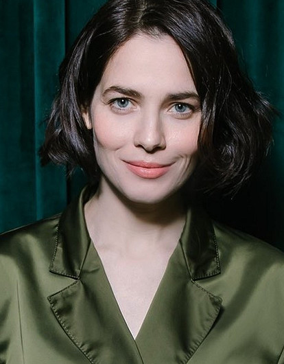 «Сексуальный наряд»: Юлия Снигирь устроила фотосессию в красном платье с открытой спиной