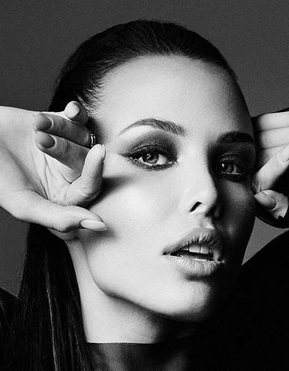 Анастасия Решетова решилась на рваную челку вслед за Боней