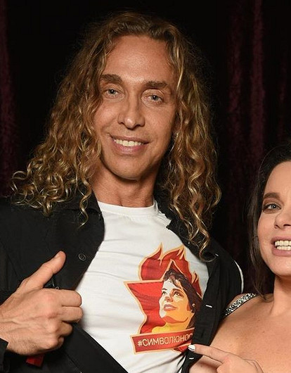 Наташа Королева подарила Тарзану на день рождения его копию из шариков (видео)