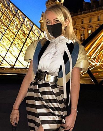 Яна Рудковская осталась на карантине после Недели моды в Париже