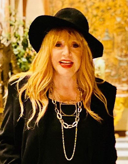 Алла Пугачева похвасталась странной сумкой (напоминает гениталии)