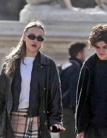 Лили-Роуз Депп показала повзрослевшего младшего брата (весь в отца)