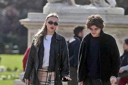 Лили-Роуз Депп показала повзрослевшего младшего брата (весь в отца)