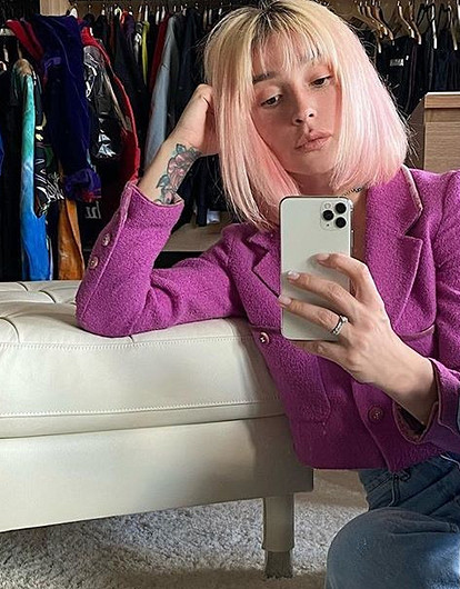 «Барби»: Настя Ивлеева похвасталась розовым винтажным пиджаком Chanel