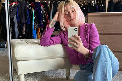 «Барби»: Настя Ивлеева похвасталась розовым винтажным пиджаком Chanel