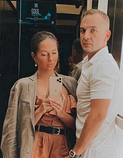 «Все проблемы — только ваши»: муж Нюши поделился романтичным снимком и семейными советами (а его обвинили в фотошопе)