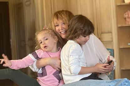 «Лучшая из миллионов женщин»: Гарри и Лиза Галкины довели Аллу Пугачеву до слез в день рождения (видео)