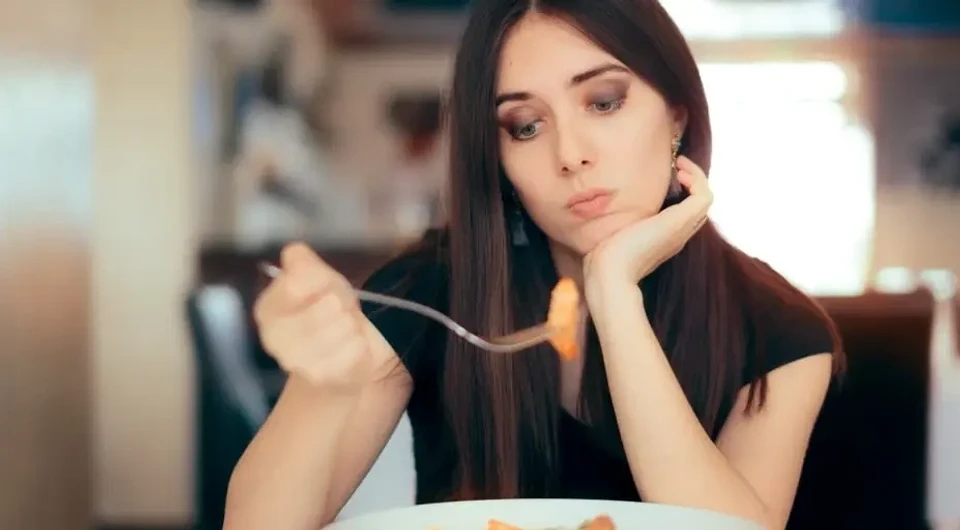 11 опасных причин потери аппетита