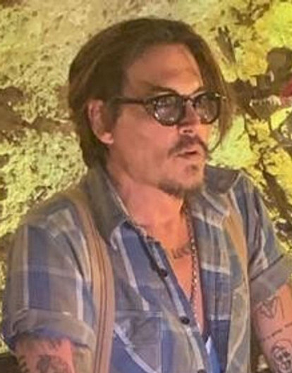 Джонни Депп появился в Instagram, чтобы представить свою песню об изоляции (видео)