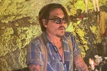 Джонни Депп появился в Instagram, чтобы представить свою песню об изоляции (видео)