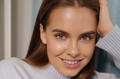 Дарья Клюкина поделилась домашним фото в очках (поклонники не узнали)