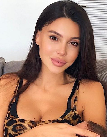 Оксана Самойлова отметила 2 месяца сына без Джигана