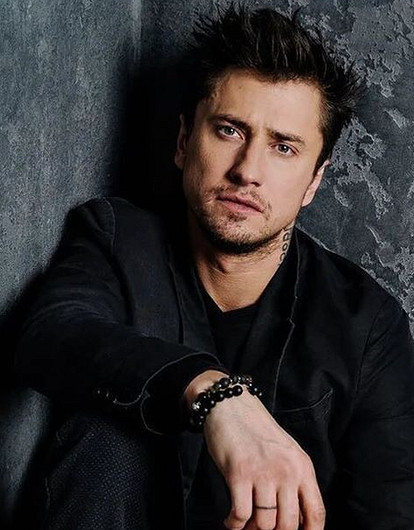 Павел Прилучный рассмеялся на вопрос, бил ли он Агату Муцениеце (видео)