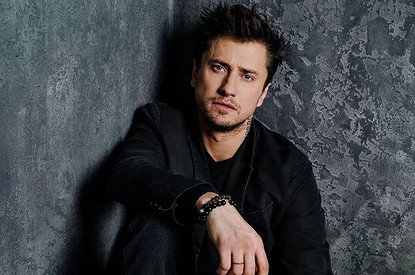 Павел Прилучный рассмеялся на вопрос, бил ли он Агату Муцениеце (видео)