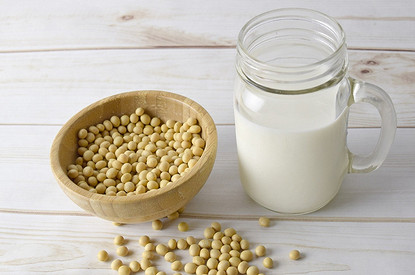 Не только для похудения: польза и вред соевого молока