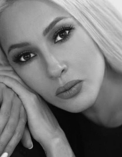 «Хотелось побыстрее стать взрослой»: Лера Кудрявцева показала детские фото (где она брюнетка с челкой)