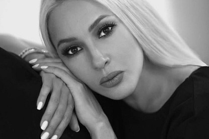 «Хотелось побыстрее стать взрослой»: Лера Кудрявцева показала детские фото (где она брюнетка с челкой)