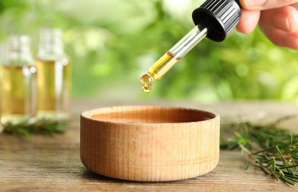 Волшебные свойства масла чайного дерева: как использовать для укрепления ногтей и лечения грибка