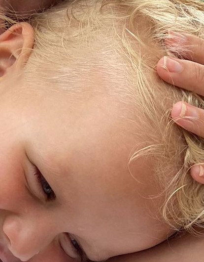 Ксения Собчак показала, как ее трехлетний сын с выражением читает стих о войне (видео)