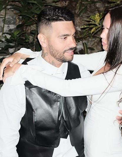 «Деточка, ты не лопнешь?»: Тимати посмеялся над тем, как Решетова есть огромный бургер (видео)