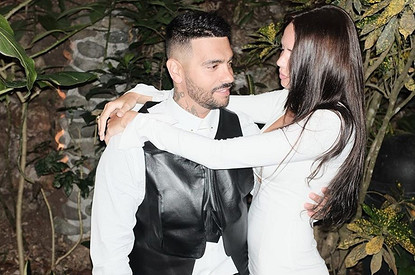 «Деточка, ты не лопнешь?»: Тимати посмеялся над тем, как Решетова есть огромный бургер (видео)