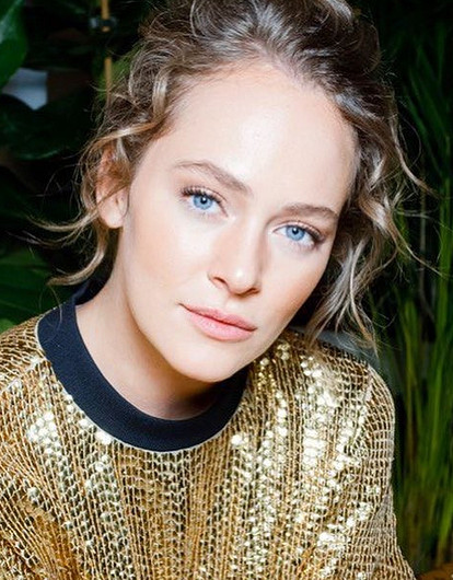 Аглая Тарасова опубликовала фото с перепачканным кровью лицом