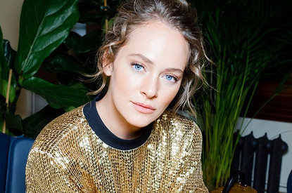 Аглая Тарасова опубликовала фото с перепачканным кровью лицом