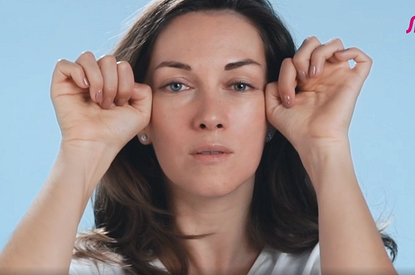 Императорский массаж Кобидо: 3 приема для области щек и глаз (видео)