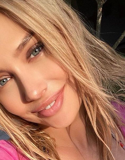 «Пятый элемент»: Наталья Рудова покрасила волосы в розовый цвет