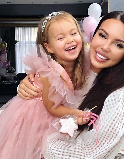 Оксана Самойлова устроила шикарный день рождения для младшей дочери (видео)