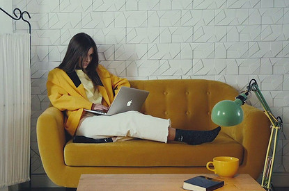 Пижамы в сторону: 3 модных образа для работы из дома (и не только)