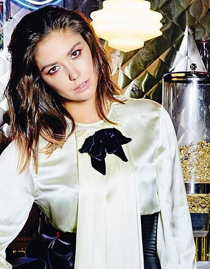 «Лежу в гробу и улыбаюсь»: после скандала с избиением Агата Муцениеце в стихах призналась Прилучному в любви