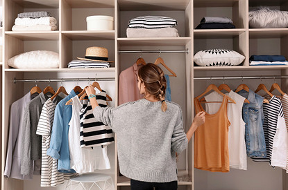 Стилист не нужен: 6 простых правил разбора гардероба, которые приведут его в порядок