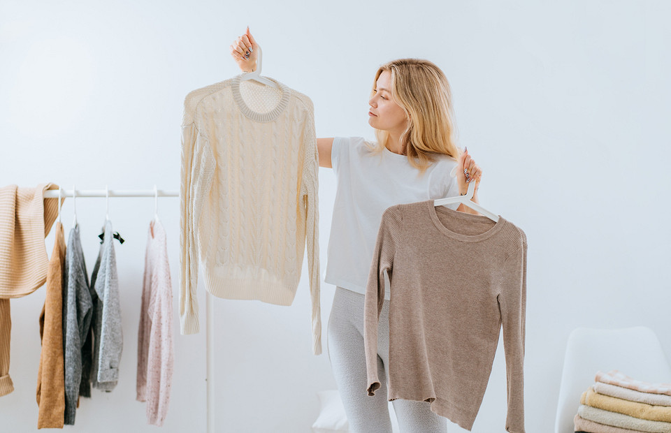 Стилист не нужен: 6 простых правил разбора гардероба, которые приведут его в порядок