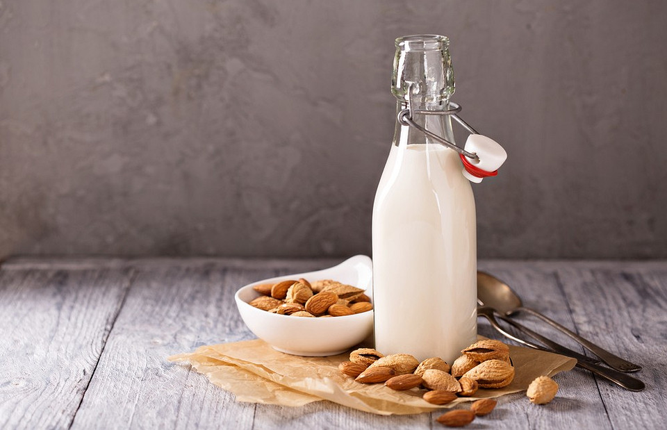 Как сделать миндальное молоко в домашних условиях: 4 простых рецепта и 4 способа применения
