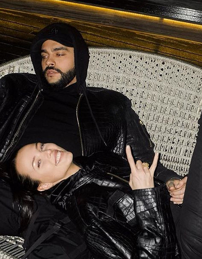 «Моя туса»: Анастасия Решетова показала заспанного Тимати в кровати с сыном и котами