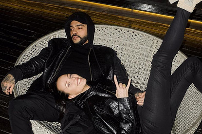 «Моя туса»: Анастасия Решетова показала заспанного Тимати в кровати с сыном и котами