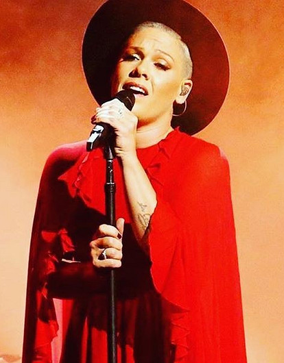 Певица Pink с трехлетним сыном переболела коронавирусом