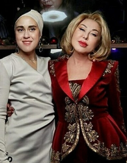 Дочь Успенской засняли ползающей на четвереньках по улицам Лос-Анджелеса