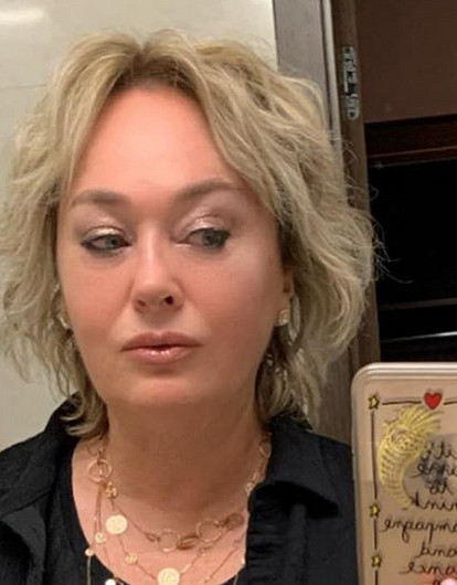 «Сволочи!»: Лариса Гузеева показала, как ее муж поклоняется холодильнику (видео)