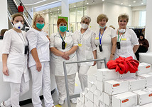 Кондитерская фабрика «Победа» поддержала врачей больницы в Коммунарке шоколадом для иммунитета