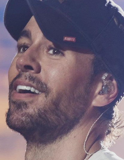 Энрике Иглесиас показал, как играет с двухмесячной дочерью Машей (видео)