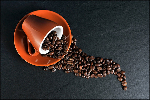 Теперь ты можешь быть уверена, что твоя утренняя чашка кофе (но не растворимого, а зернового) не только бодрит, но и приносит пользу. В кофе больше антиоксидантов, чем в зеленом чае...