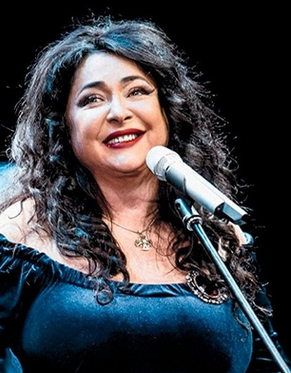 Лолита показала постройневшую фигуру в обтягивающем комбинезоне (видео)