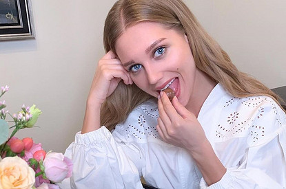 «Как перестать жрать?»: Кристина Асмус пожаловалась на лень (и заодно показала шикарные ноги)