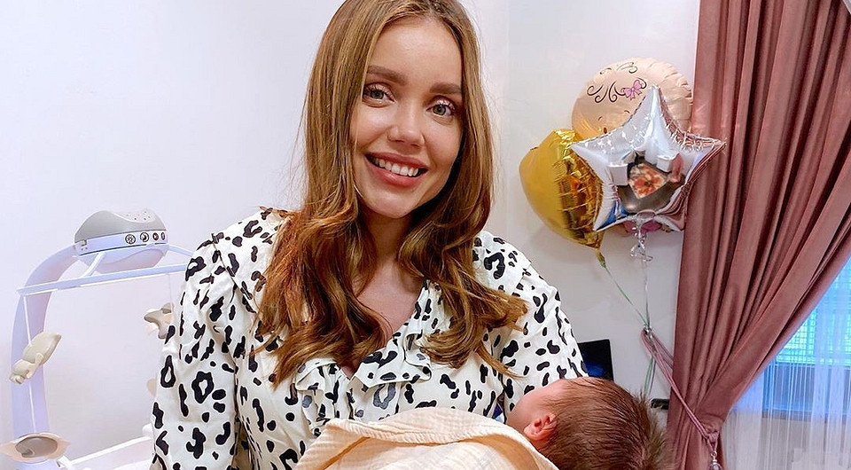 Жена рэпера ST поделилась милым фото с новорожденной дочерью